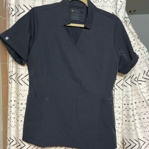 FIGS Inala Slim Scrub Top - Charcoal